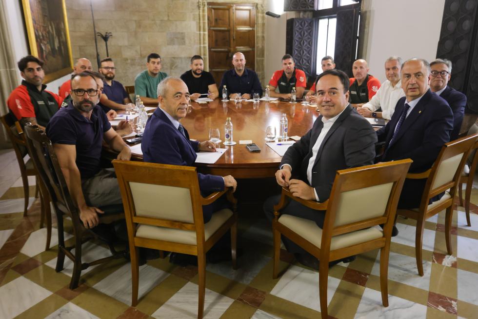 Pérez Llorca ha anunciado un acuerdo con los bomberos forestales