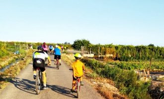 'L'Eixida amb bici' per la platja d'Almenara va acollir a més de 100 persones