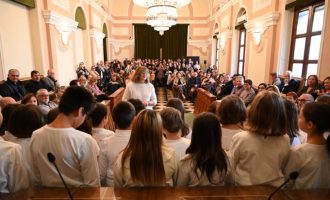 Castelló rinde homenaje a los y las profesionales de la enseñanza