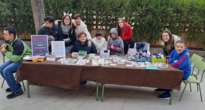 L'escola de nadal de Almenara celebra una jornada solidaria