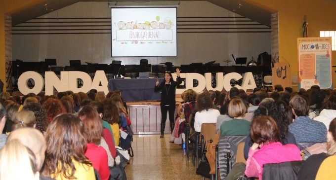 La prestigiosa pedagoga Mar Romera ensenya la gestió de les emocions als centres educatius i AMPES onderes