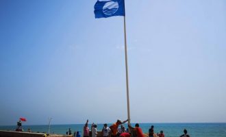 La bandera blava torna a onejar a la platja Casablanca d'Almenara