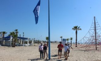 Las Banderas Azules y distintivos de calidad ya ondean en las playas del Arenal y Malvarrosa-Grau de Borriana