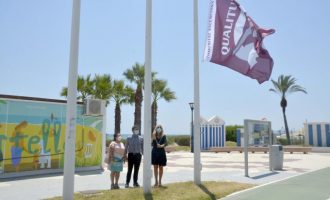 Castelló hissa la bandera Qualitur que reconeix l'excel·lència en els serveis i qualitat de les seues tres platges
