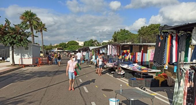 El ‘mercat del dijous’ de Benicàssim recupera tots els seus llocs de venda