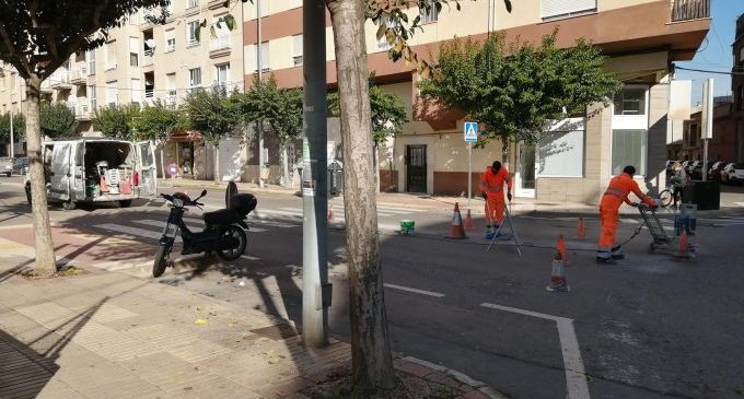 El carrer del Penyagolosa a Vila-real millora la seguretat viària i amplia places d'aparcament amb la implantació del pàrquing en espiga