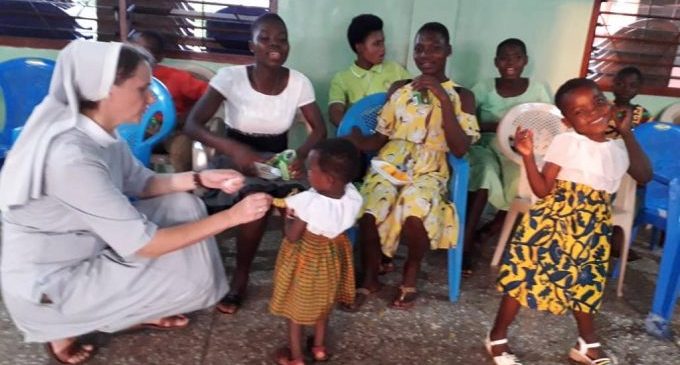 La recaptació del Mercat Solidari Grup Viure de Benicàssim arriba a Ghana