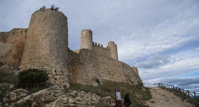 La Diputación promueve la unión de las fortalezas de Xivert y Pulpis en el Club de Producto Turístico de Castillos y Palacios de España