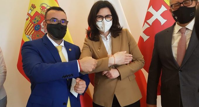Benlloch estreta llaços amb l'alcaldessa de Gdansk per a col·laborar en la promoció del teatre de carrer i FITCarrer