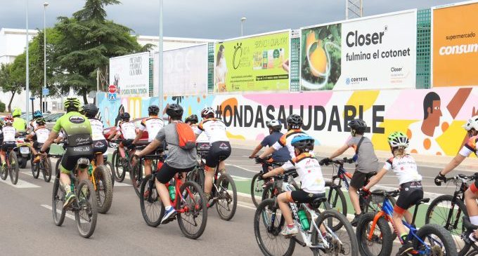 Más de 200 ondenses pedalean para reivindicar la movilidad sostenible y el uso de la red de carriles bici