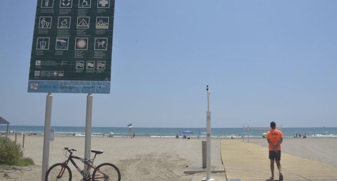 Castelló prohibeix el bany a les platges del Pinar i Gurugú