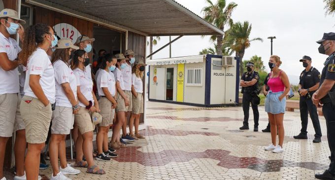 Marco destaca "la importancia" del trabajo de los auxiliares de playa en un segundo verano de pandemia