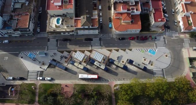 Finalizan las obras de adecuación de la parada de bus del parque de las Catalinetes de Vinaròs