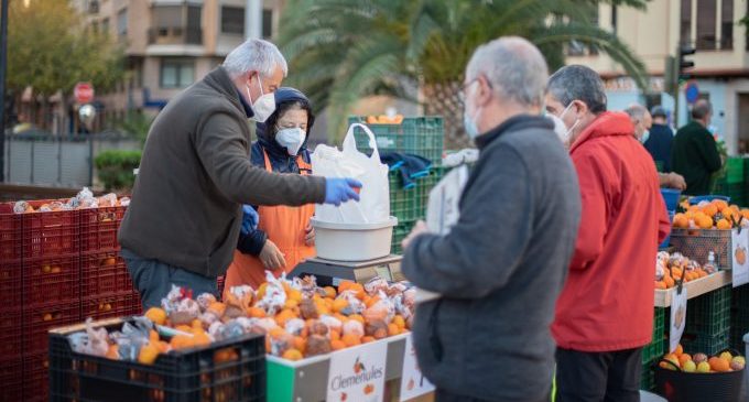 Papers de seda i una jornada gastronòmica projecten el producte de proximitat en la Fira de la Taronja de Castelló