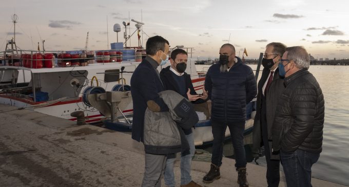 La Diputació i les confraries de pescadors de Castelló s'uneixen contra els plàstics en la mar amb una campanya per a fomentar la reutilització