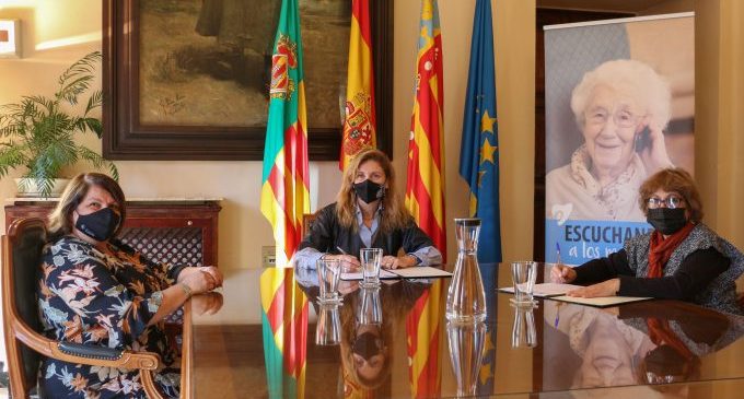Castelló renova la col·laboració amb el Telèfon de l'Esperança per a atendre la gent gran