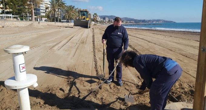 Benicàssim intensifica els treballs de condicionament de les seues platges per a l'inici de la nova temporada