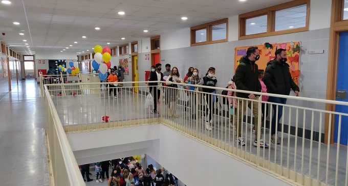 L’alumnat del col·legi Jaume I de Vinaròs es trasllada al nou centre educatiu