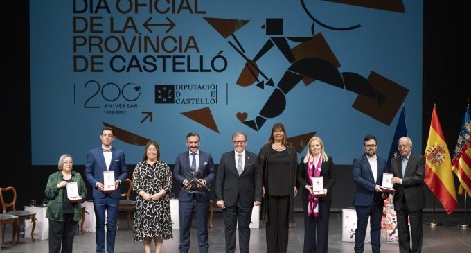 La Diputación celebra sus 200 años de existencia con la entrega al CD Castellón de la Alta Distinción de la provincia en el año de su centenario