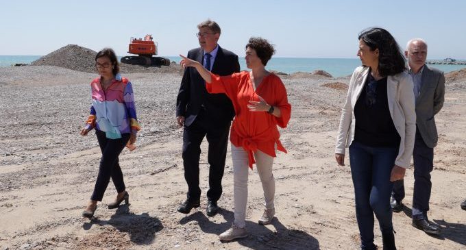 Puig destaca la importancia de las actuaciones contra la regresión del litoral en su visita a Almenara
