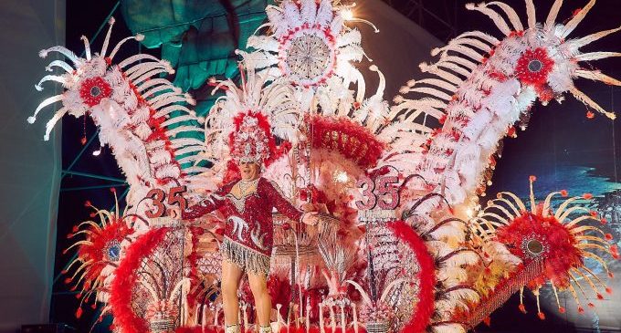 Martí destaca el potencial del Carnaval de Vinaròs y anuncia la creación de una línea de ayudas para la promoción