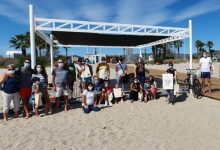 Castelló celebra el Día Internacional Libre de Bolsas de Plástico con una jornada de limpieza y un taller en la playa