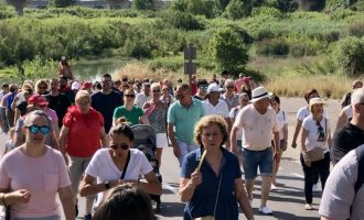 Miles de romeros en Almassora acompañan a Santa Quitèria en la ‘tornà’