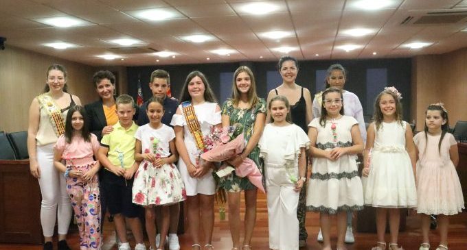 Onda tria Mireia Marco Pitarch com a reina infantil de la Fira 2022 i li acompanyen sis dames d'honor