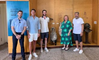 Peñíscola recibe la donación de un ánfora romana del siglo II para su Museo del Mar