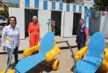 Benicàssim inicia el servei de bany adaptat a Heliòpolis i Almadrava