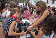 Tradiciones y El Raval recuperan la Festa del Fanalet de Vila-real tras dos años, con el popular taller y vuelta del sereno