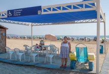 Castelló ha atés a més de 200 persones en el servei de bany assistit a la platja del Pinar