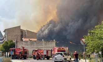 El incendio de Bejís deja en la calle a 2000 personas y causa 17 heridos