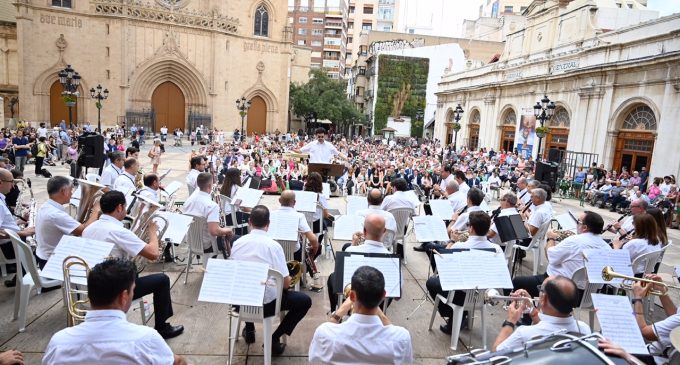 Castelló celebra Sant Cristòfol i recupera la benedicció de vehicles i el repartiment de cintes