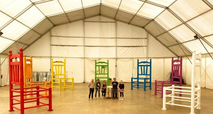 La Plana de l'Arc recibe las 7 sillas que formarán parte de su museo de arte contemporáneo al aire libre