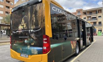La Vall d'Uixó presenta el nou autobús híbrid que presta el servei de transport públic urbà