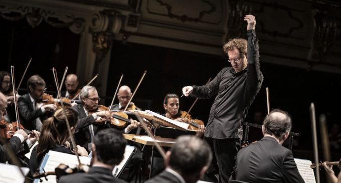 L'Orquestra de València torna a l'Auditori de Castelló amb Tebar i el flaustista solista Salvador Martínez