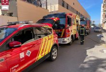 Mobilitzen als bombers per l'incendi d'una autocaravana a Vila-real