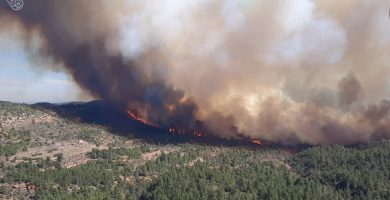 El incendio de Villanueva de Viver quema ya mil hectáreas y obliga a evacuar Montanejos y otros siete municipios
