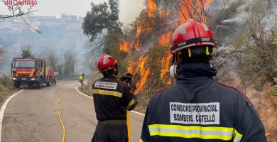 Situación “crítica” en el incendio forestal de Villanueva de Viver por el fuerte viento