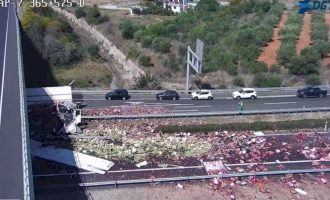 Cortada en Peñíscola la AP-7 por un grave accidente de un camión