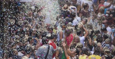 Morella celebra el ‘Anunci del Sexenni’ con una gran batalla de confeti