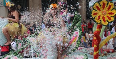 Batalla de Flores y espectáculo pirotécnico, fin de las fiestas de Burriana 2023