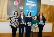 L'alcaldessa i les Reines de les festes presenten el 'Llibret' de la Magdalena 2024